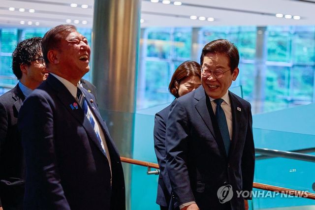 이재명 대통령, 이시바 일본 총리와 대화