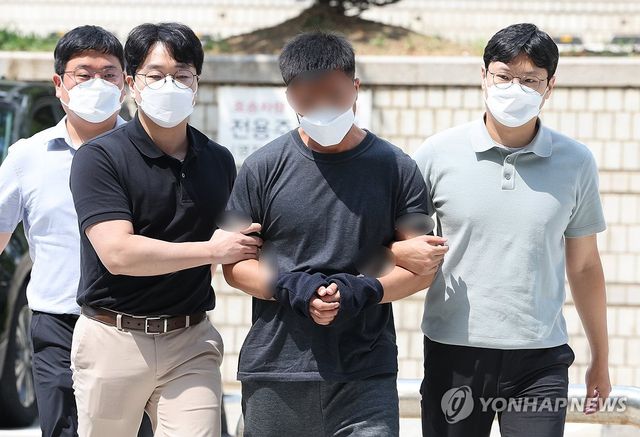 BTS 정국·재력가 노린 해킹조직 총책 구속심사