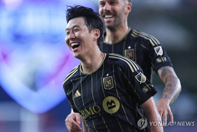 MLS 데뷔골을 기뻐하는 손흥민