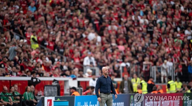 레버쿠젠의 에릭 텐하흐 감독