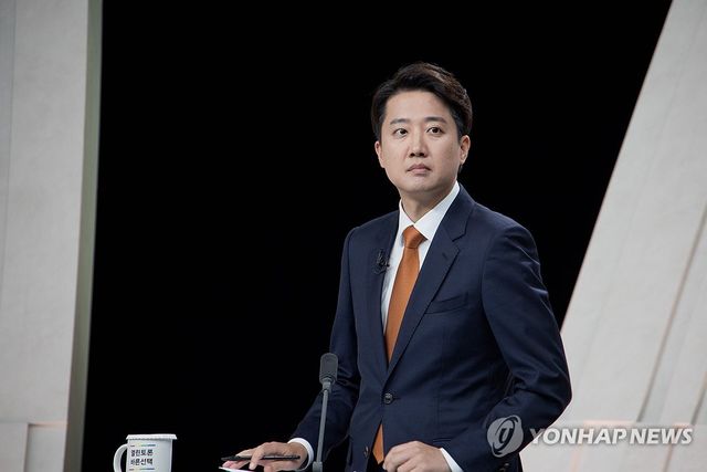 토론회 준비하는 이준석 후보