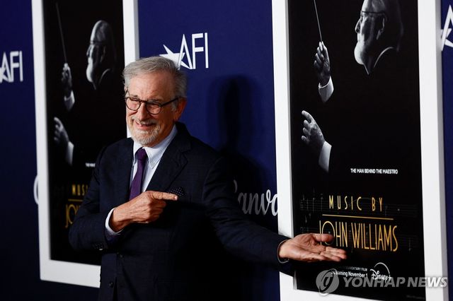 작년 10월 23일 미국 캘리포니아 할리우드에서 열린 '2024 AFI 페스트' 개막작 '뮤직 바이 존 윌리엄스' 월드 프리미어 상영회에 참석한 영화감독 스티븐 스피버그.[AFP=연합뉴스. 재판매 및 DB 금지]