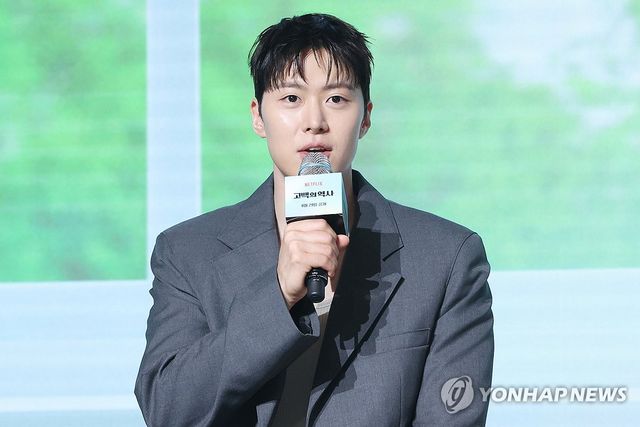 인사말하는 공명