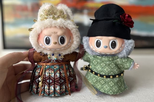 전통의상 입은 라부부