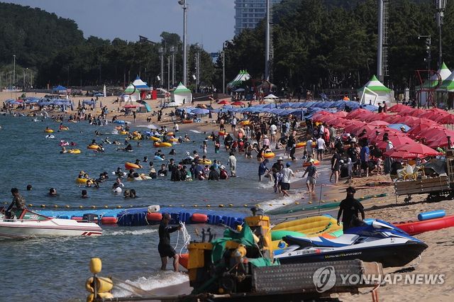 속초 해수욕장 북적북적