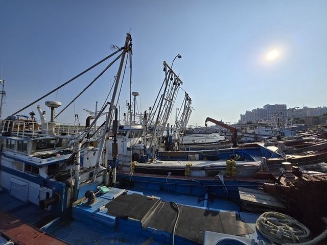 조업 준비하는 어선