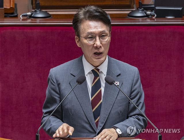 국회 예결위 출석해 인사말 하는 김민석 총리