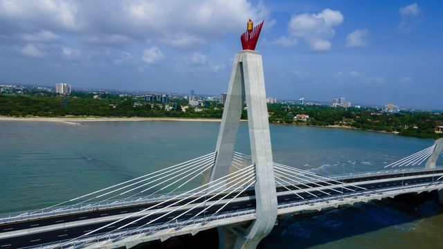 2018년 9월 착공해 2021년 12월 27일 완공된 '탄자나이트 다리'