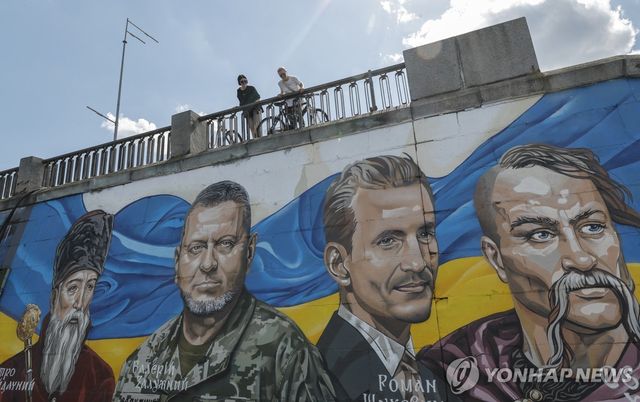 키이우의 한 벽화. 왼쪽에서 두번째가 잘루즈니