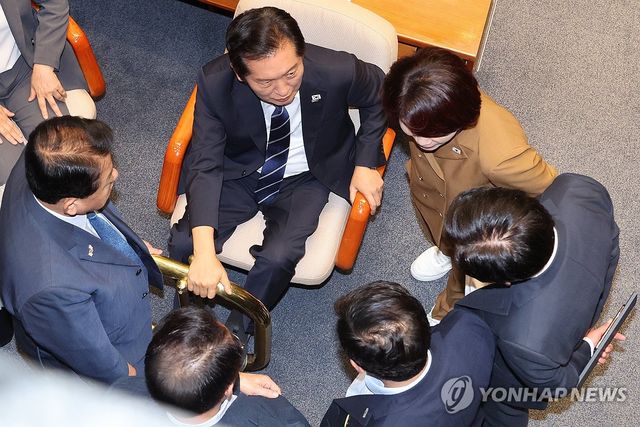 '필리버스터가 진행되는 동안'