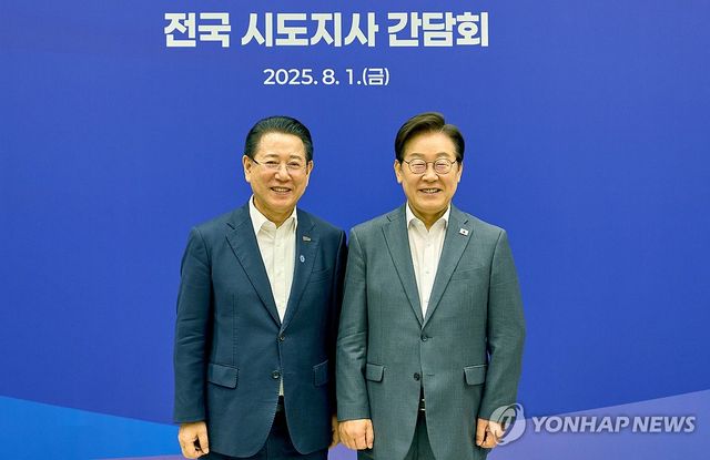 이재명 대통령(오른쪽)과 김영록 전남지사