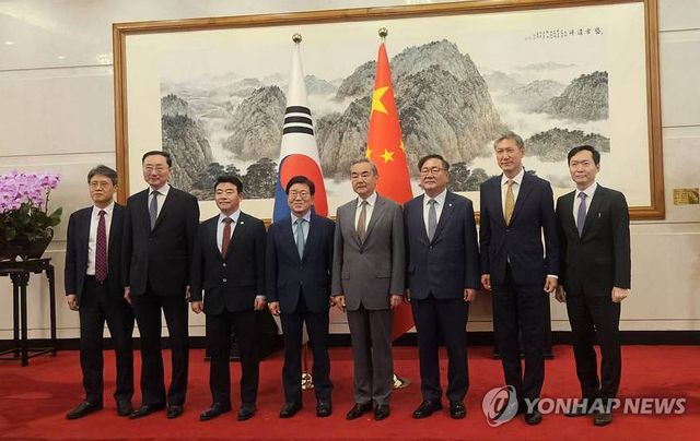 기념촬영하는 대통령 특사단