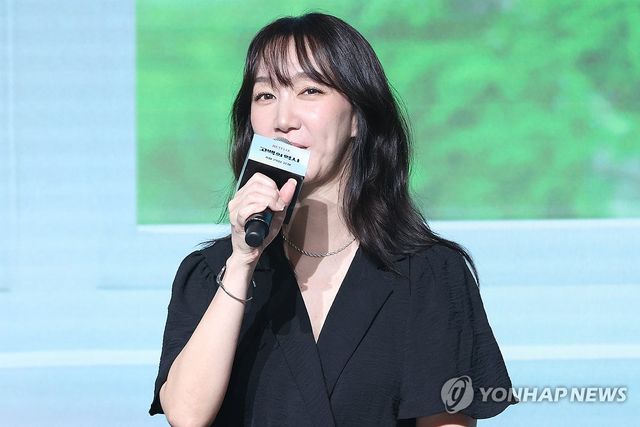 인사말하는 남궁선 감독