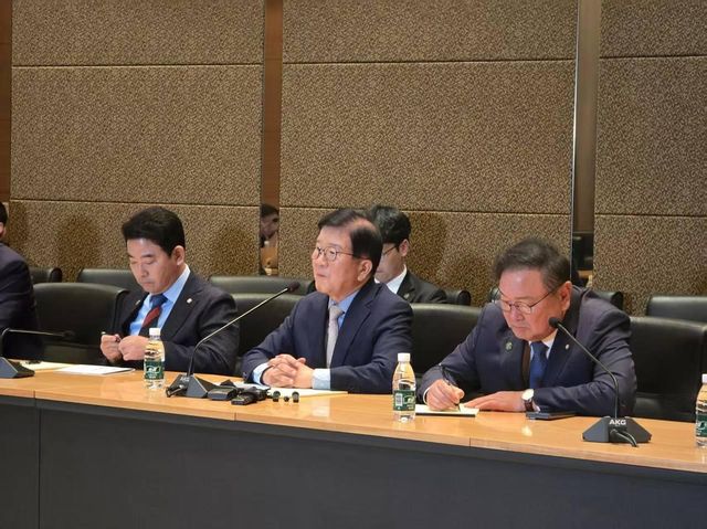 중국 특사단장 박병석 전 국회의장(가운데)