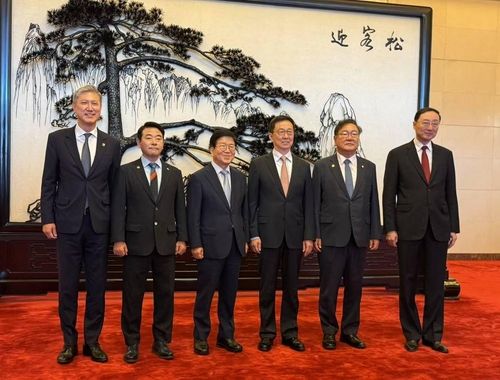 李대통령 특사단, 한정 중국 국가부주석과 면담