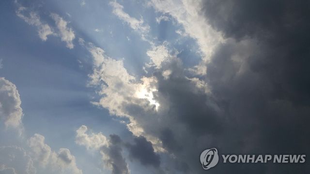 구름 뒤 햇살