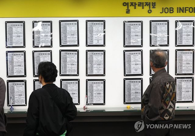 취업자 3개월째 10만명대 증가세