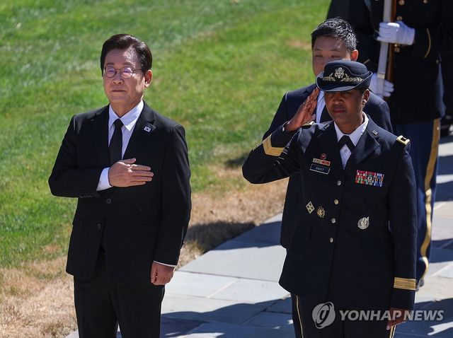 이재명 대통령, 알링턴 국립묘지 참배