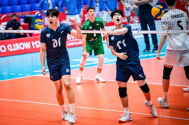 득점 후 환호하는 한국 선수단