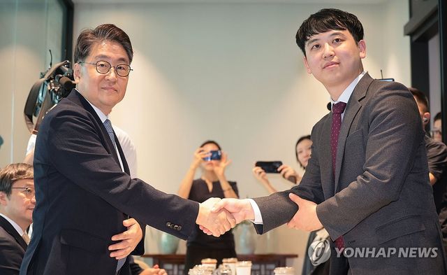 대한전공의협의회-대한수련병원협의회 '맞잡은 손'