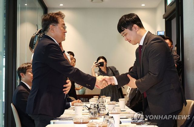 대한전공의협의회-대한수련병원협의회 '맞잡은 손'