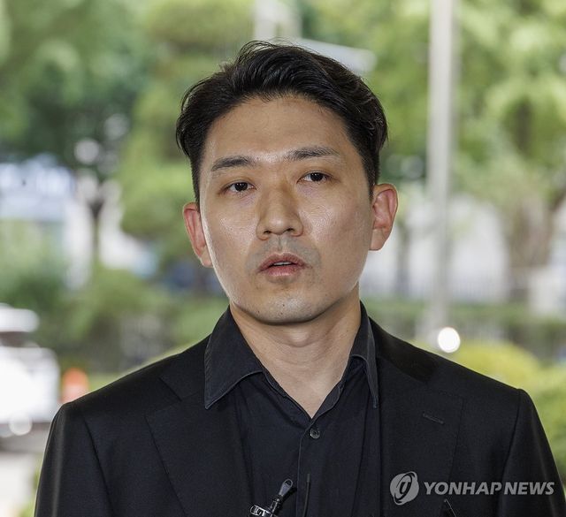 경찰 조사 앞두고 질문에 답하는 메디스태프 기동훈 대표