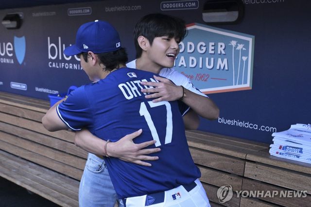 오타니와 끌어안는 뷔