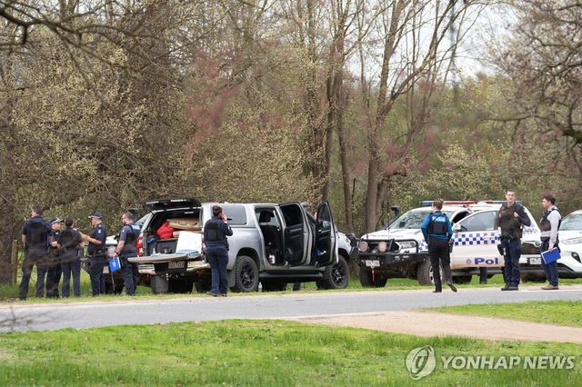 호주 경찰관 2명 총격 피살…용의자 도주