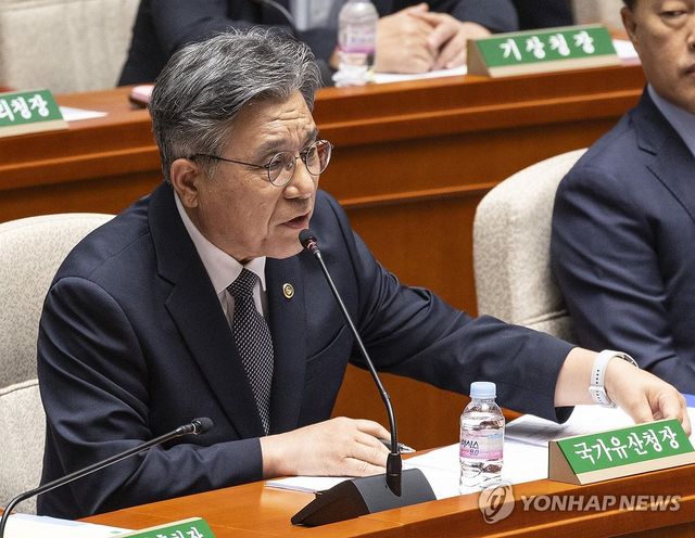 질의에 답하는 허민 국가유산청장