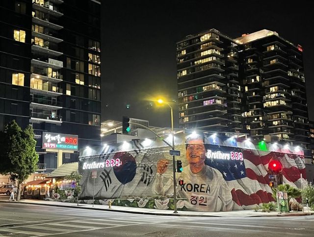 손흥민 초상화로 건물 외벽을 장식한 LA 한인타운 식당 