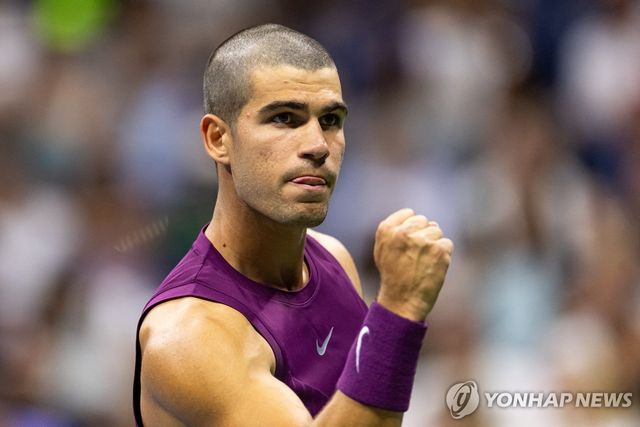 삭발한 알카라스