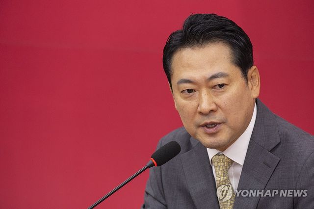 전당대회 마치고 기자회견하는 국민의힘 장동혁 대표