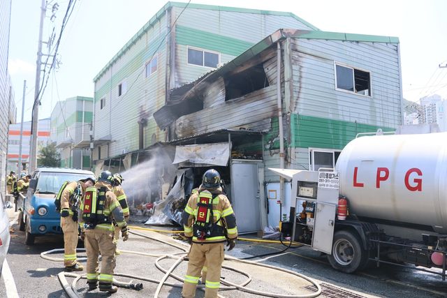 폭발사고 발생한 부산 사상구 학장동 한 제조업체