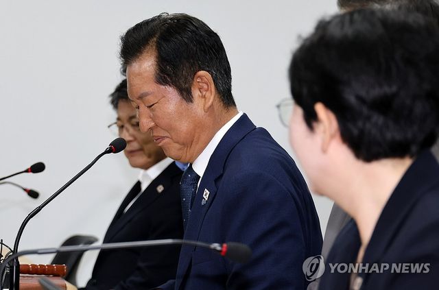 민주당 정청래 대표의 미소