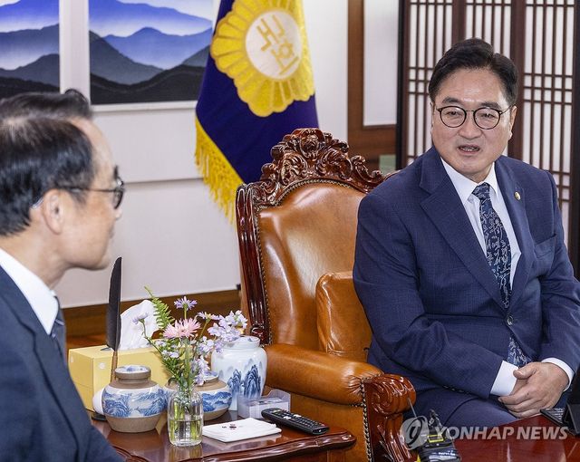 우원식 국회의장, 허철훈 중앙선관위 사무총장 면담