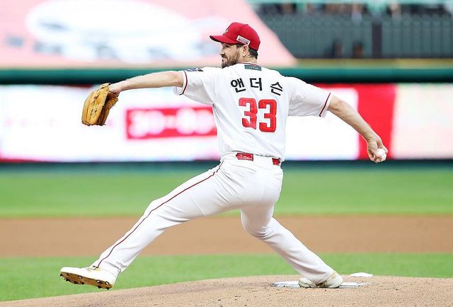 SSG 앤더슨, 프로야구 최소이닝 200탈삼진 신기록