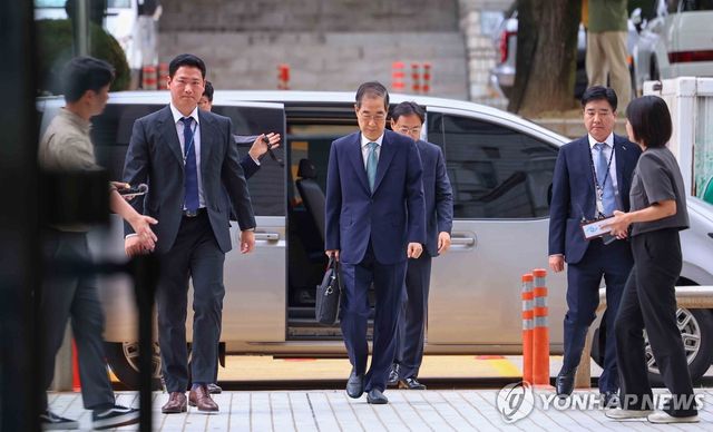 구속 전 피의자 심문 출석하는 한덕수 전 총리