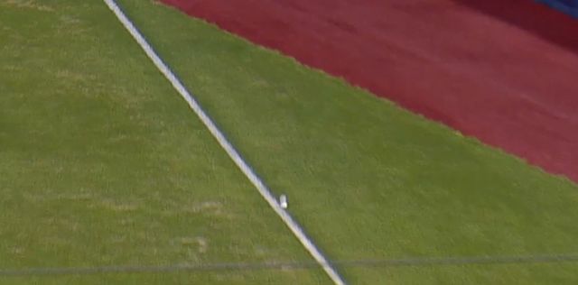 두산 오명진의 타구 비디오판독 영상 화면