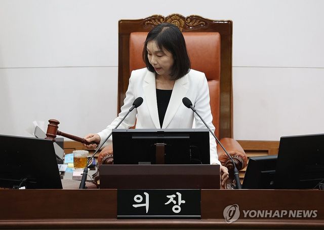개회선언하는 최호정 서울시의회 의장