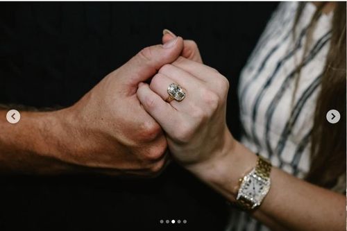 26일 약혼 발표한 팝스타 테일러 스위프트와 풋볼 선수 트래비스 켈시