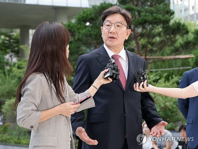 권성동, 김건희특검 피의자 조사 출석…"없는 죄 못 만들어"