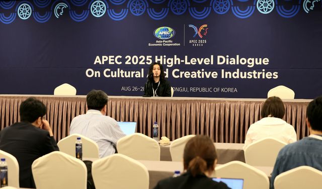 답변하는 권한슬 스튜디오프리윌리전 대표