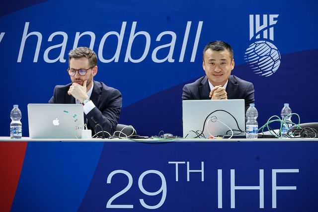 2025년 2월 세계남자핸드볼선수권에 감독관으로 참석한 이석 차장(오른쪽)