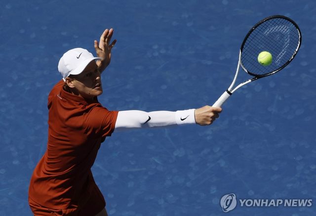 리턴하는 신네르