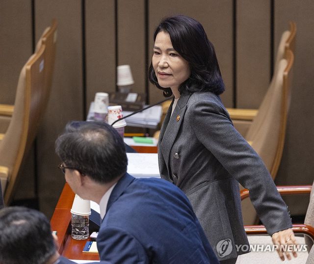 국회 예결위 참석한 이진숙 방통위원장