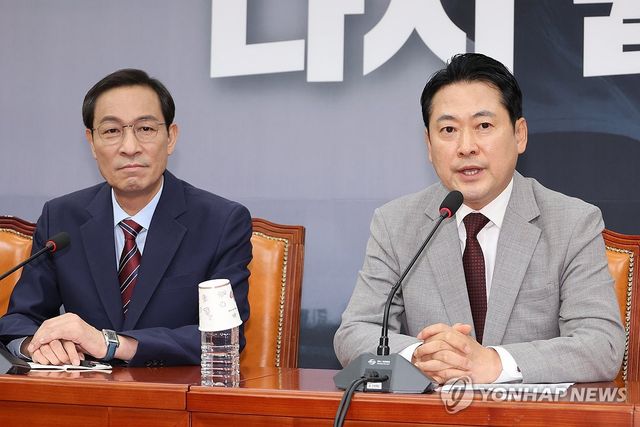 우상호 정무수석 예방 받은 장동혁 대표