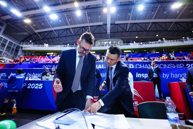 2025년 2월 남자 세계선수권에 감독관으로 일하는 이석 차장(오른쪽).
