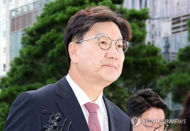 피의자 신분으로 특검 출석한 권성동 의원