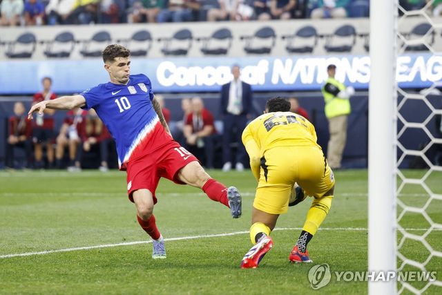 올해 3월 CONCACAF 네이션스리그 경기 중 풀리식(10번)의 모습