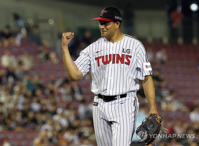 더그아웃 향하는 치리노스